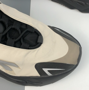 Yeezy Boost 700 MNVN