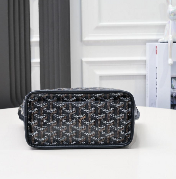 Goyard Saint Louis PM Tote Bag with Pouch